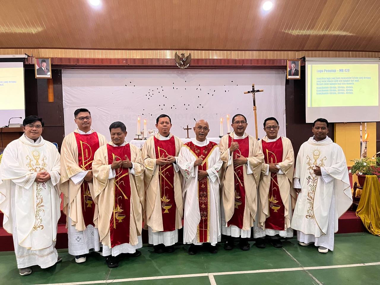 Rayakan Paskah Bersama, UKMC Perkuat Sinergi dan Semangat "Veritas Et Scientia Nobis Lumen" Rayakan Paskah Bersama, UKMC Perkuat Sinergi dan Semangat "Veritas Et Scientia Nobis Lumen"