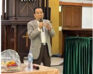 Dr MONANG SIMARMATA SpM Presentasikan PENTAKIT MATA dan ANCAMAN KEBUTAAN pada KONVENT PELAYAN PENUH WAKTU HKBP DISTRIK VIII JAKARTA