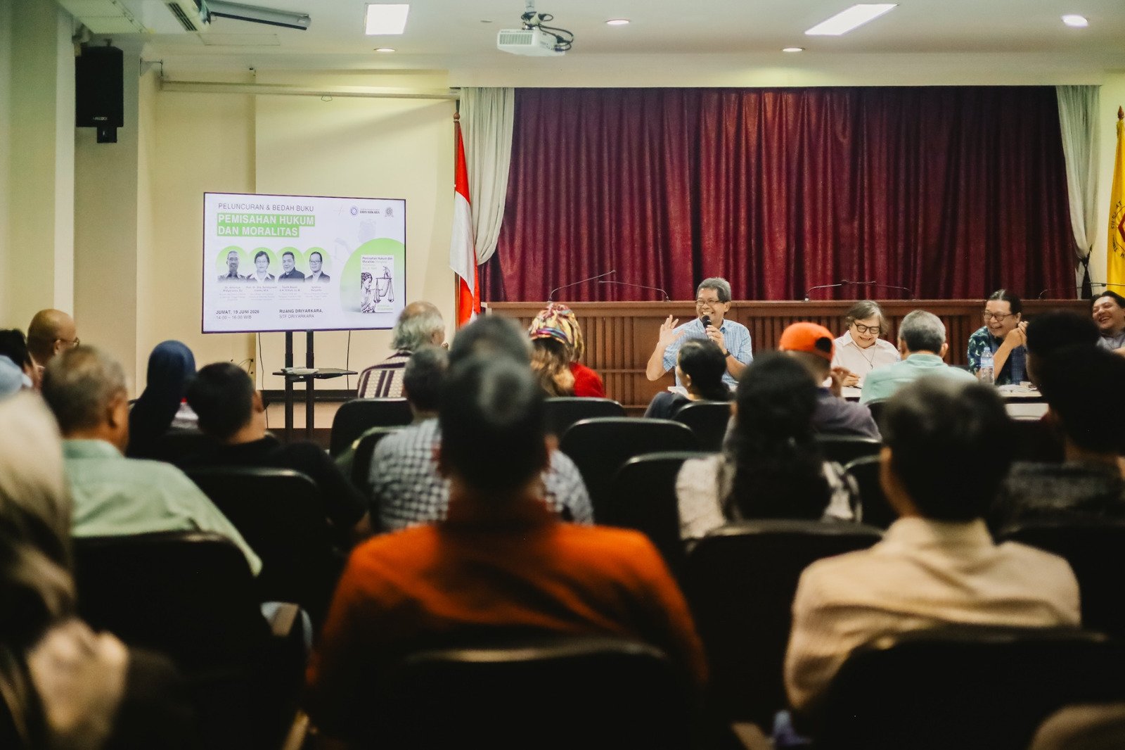 Di Antara Hukum dan Keadilan: Membaca Ulang Kebebasan untuk Mengkritik