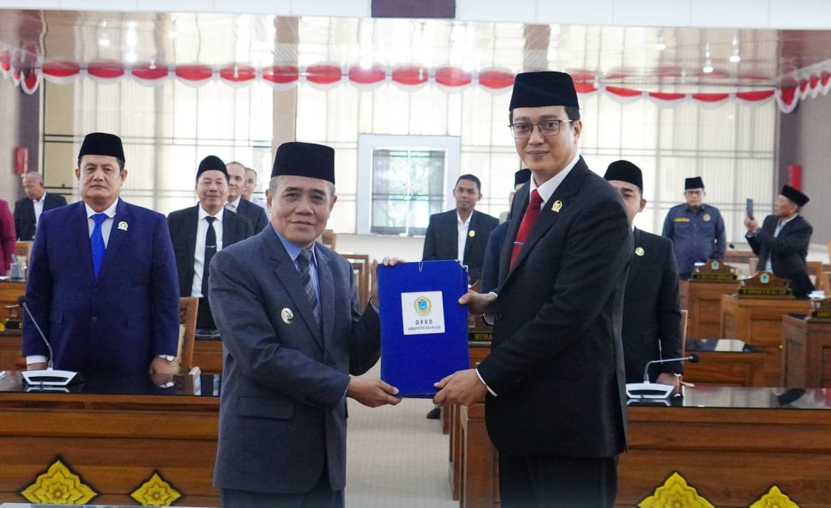 Rapat Paripurna DPRD Oi Bahas Pembicaraan Tingkat Kedua terhadap Raperda