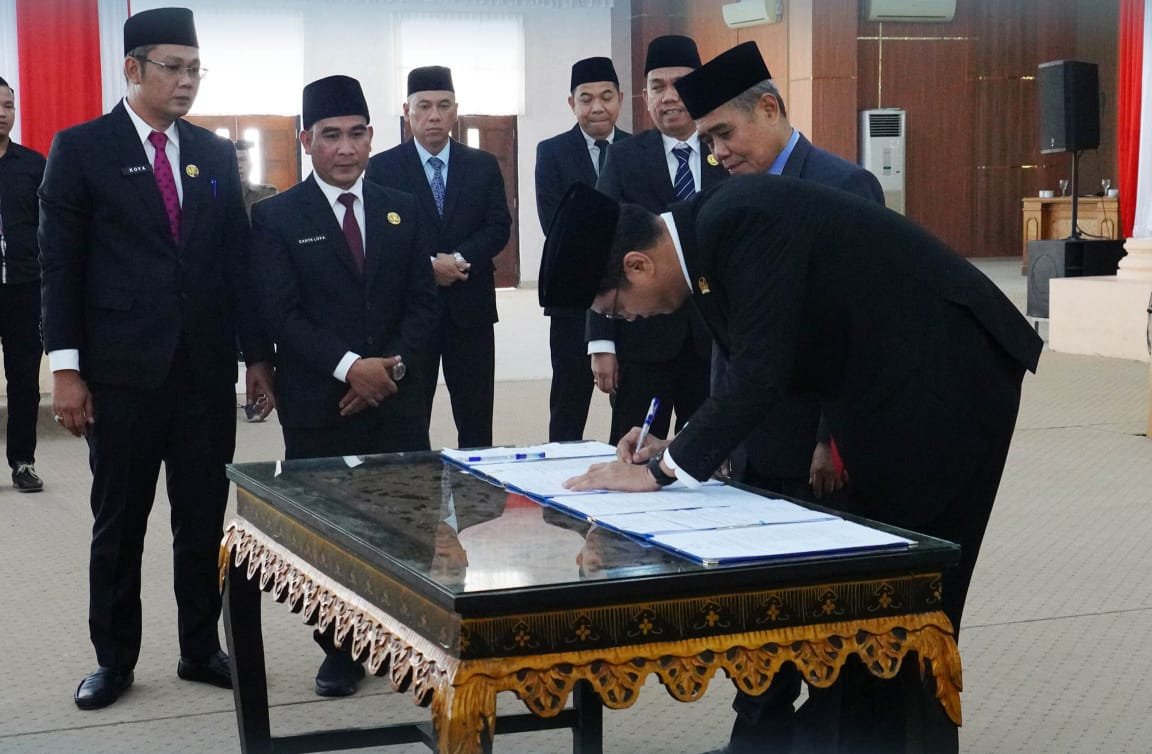 Rapat Paripurna DPRD Oi Bahas Pembicaraan Tingkat Kedua terhadap Raperda