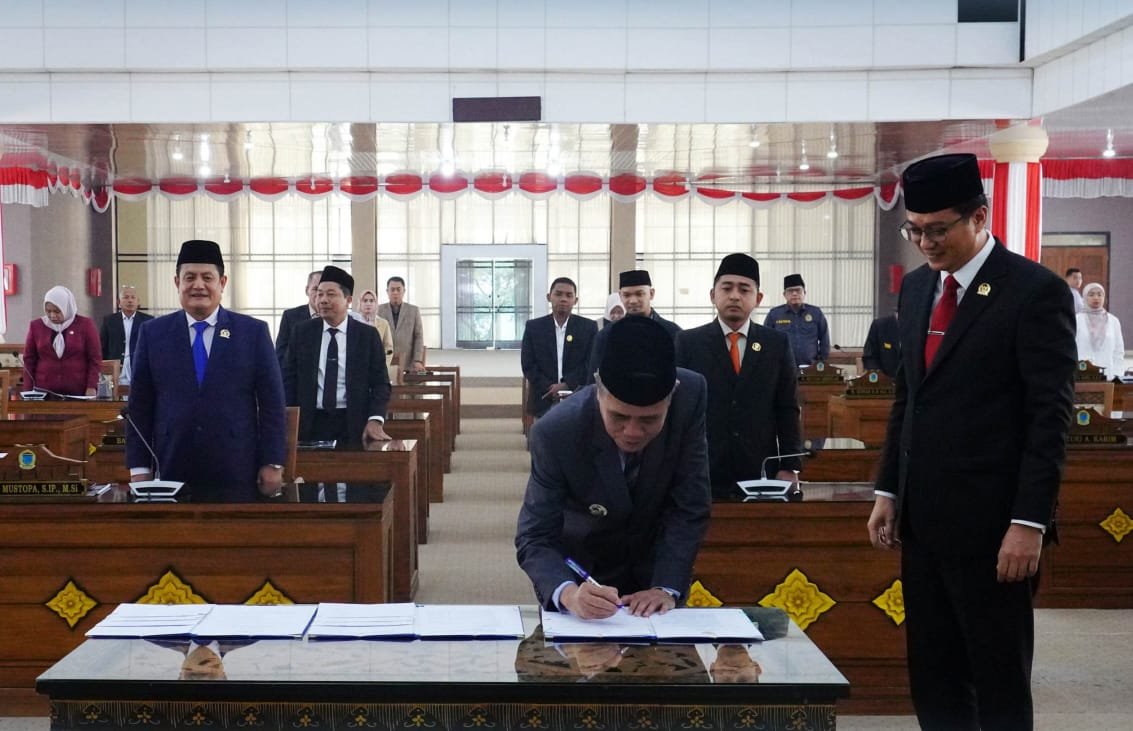 Rapat Paripurna DPRD Oi Bahas Pembicaraan Tingkat Kedua terhadap Raperda