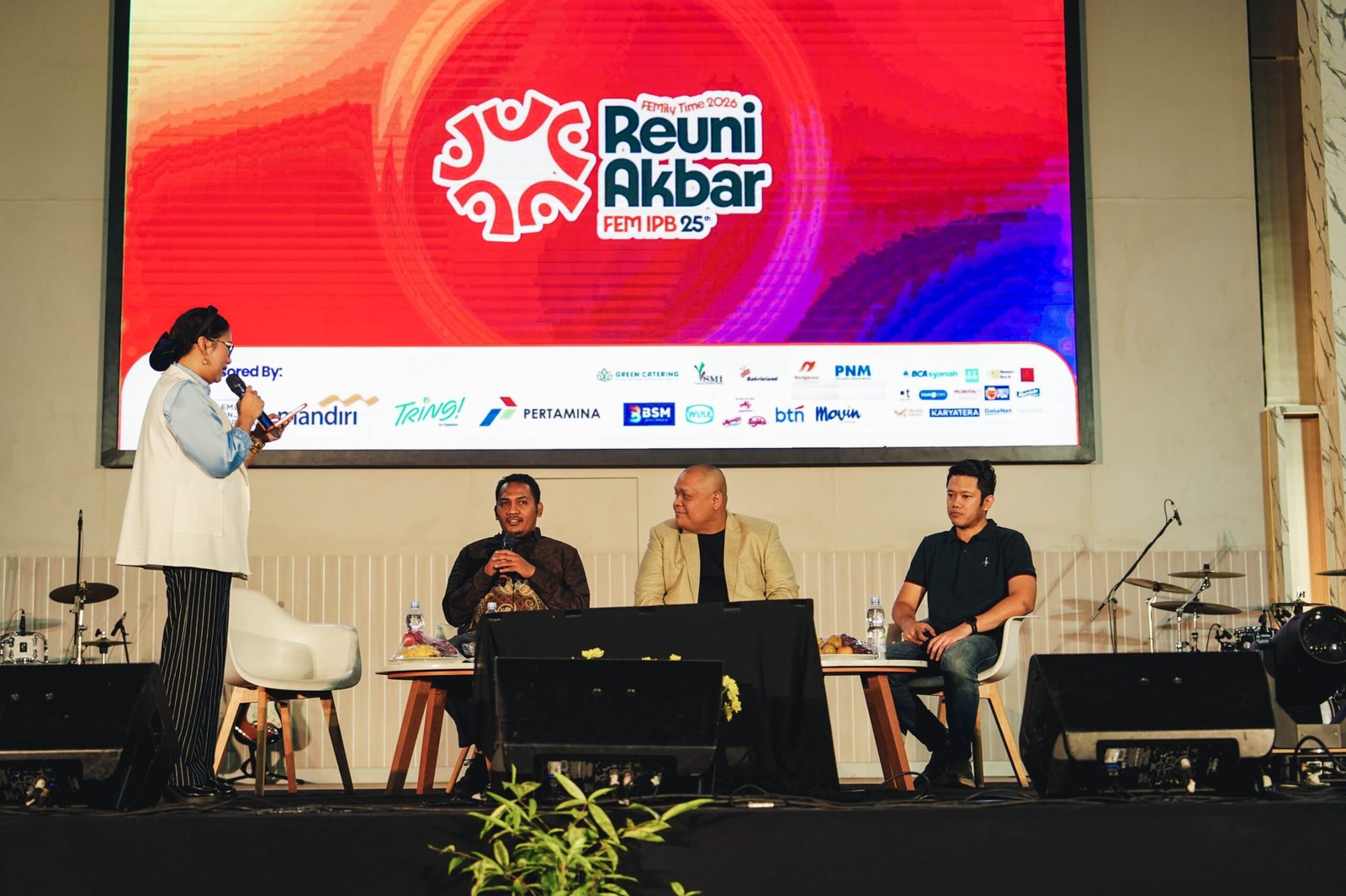 21 Lintas Angkatan Alumni FEM IPB Berkumpul di Kampus, Perkuat Kolaborasi Lintas Generasi Menuju Indonesia Emas 2045 21 Lintas Angkatan Alumni FEM IPB Berkumpul di Kampus, Perkuat Kolaborasi Lintas Generasi Menuju Indonesia Emas 2045
