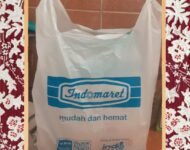 Akhirnya, Indomaret Pangururan Sediakan Kantong Plastik Untuk Barang Belanjaan Konsumen