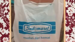 Akhirnya, Indomaret Pangururan Sediakan Kantong Plastik Untuk Barang Belanjaan Konsumen