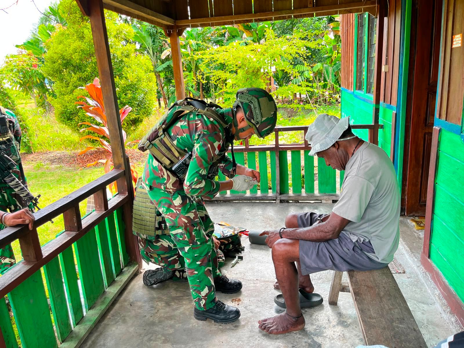 Pos Kout Elelim Satgas Yonif 645/GTY Laksanakan Kegiatan Teritorial Berupa Pembagian Sargal Alkitab dan Pelayanan kesehatan di Distrik Elelim Pos Kout Elelim Satgas Yonif 645/GTY Laksanakan Kegiatan Teritorial Berupa Pembagian Sargal Alkitab dan Pelayanan kesehatan di Distrik Elelim