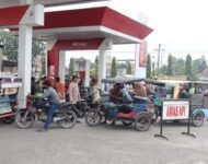 Panjang Antrean Pengisian BBM, Polresta Deli Serdang Lakukan Pengamanan Dan Pengaturan Jalur Disetiap SPBU