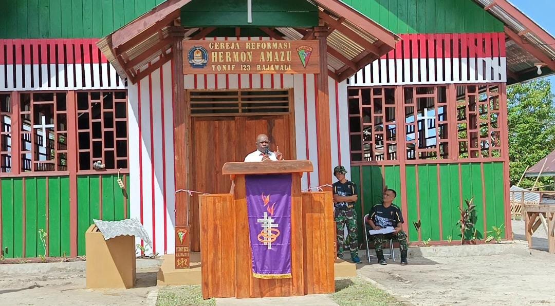 Satgas Yonif 123/Rajawali Pos Khaibar Waspada Bersama Masyarakat Resmikan Gereja Reformasi Hermon Amazu Satgas Yonif 123/Rajawali Pos Khaibar Waspada Bersama Masyarakat Resmikan Gereja Reformasi Hermon Amazu
