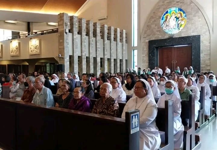 Umat Paroki Santo Yoseph Palembang Gelar Misa Syukur 100 Tahun Suster Fransiskus Charitas Umat Paroki Santo Yoseph Palembang Gelar Misa Syukur 100 Tahun Suster Fransiskus Charitas