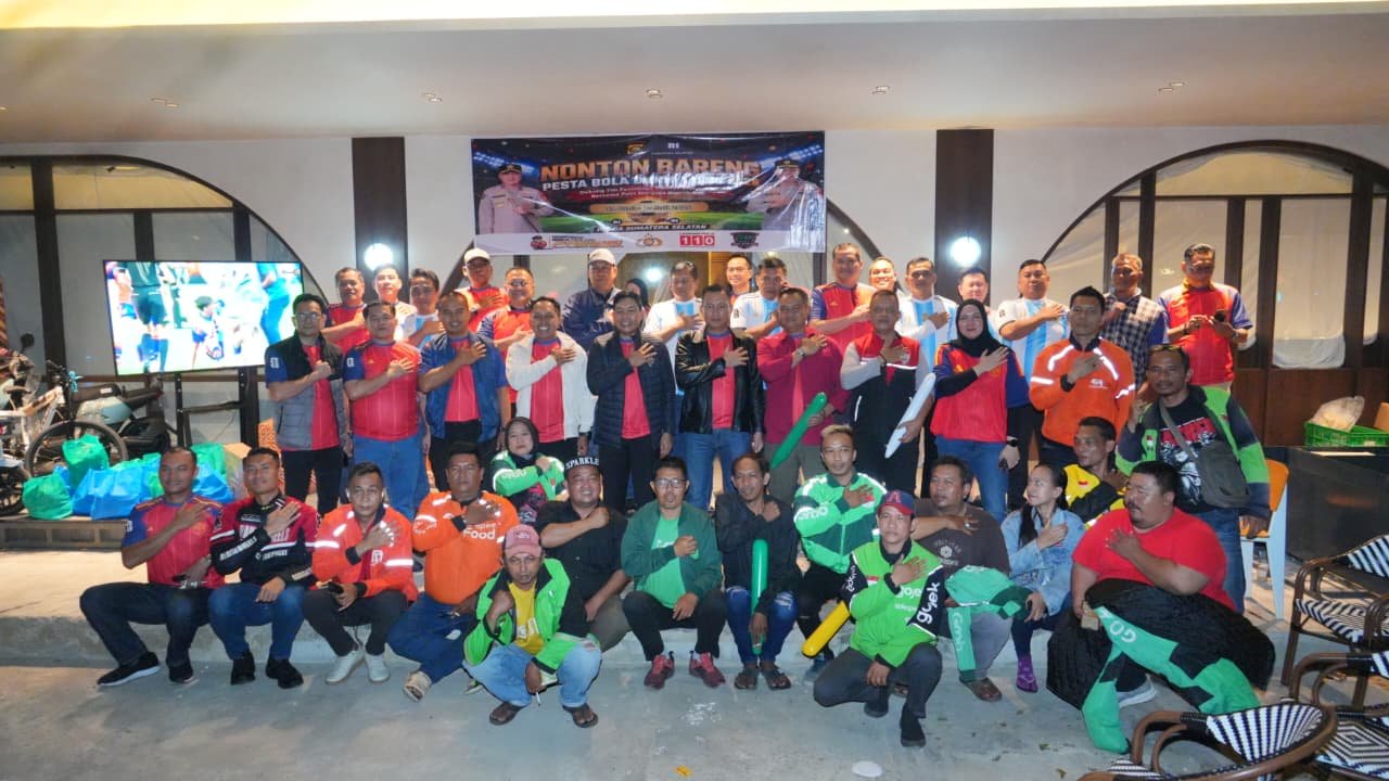 Spanyol Juara Dunia, Polda Sumsel Hadirkan Nobar Humanis Bersama Forkopimda dan Komunitas Ojol. Spanyol Juara Dunia, Polda Sumsel Hadirkan Nobar Humanis Bersama Forkopimda dan Komunitas Ojol.