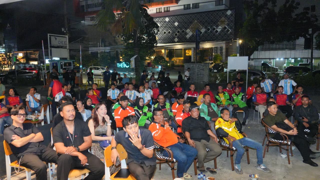 Spanyol Juara Dunia, Polda Sumsel Hadirkan Nobar Humanis Bersama Forkopimda dan Komunitas Ojol. Spanyol Juara Dunia, Polda Sumsel Hadirkan Nobar Humanis Bersama Forkopimda dan Komunitas Ojol.