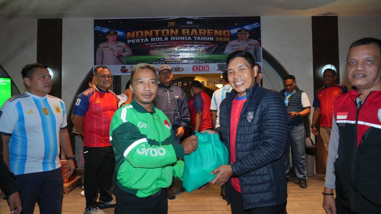 Spanyol Juara Dunia, Polda Sumsel Hadirkan Nobar Humanis Bersama Forkopimda dan Komunitas Ojol. Spanyol Juara Dunia, Polda Sumsel Hadirkan Nobar Humanis Bersama Forkopimda dan Komunitas Ojol.
