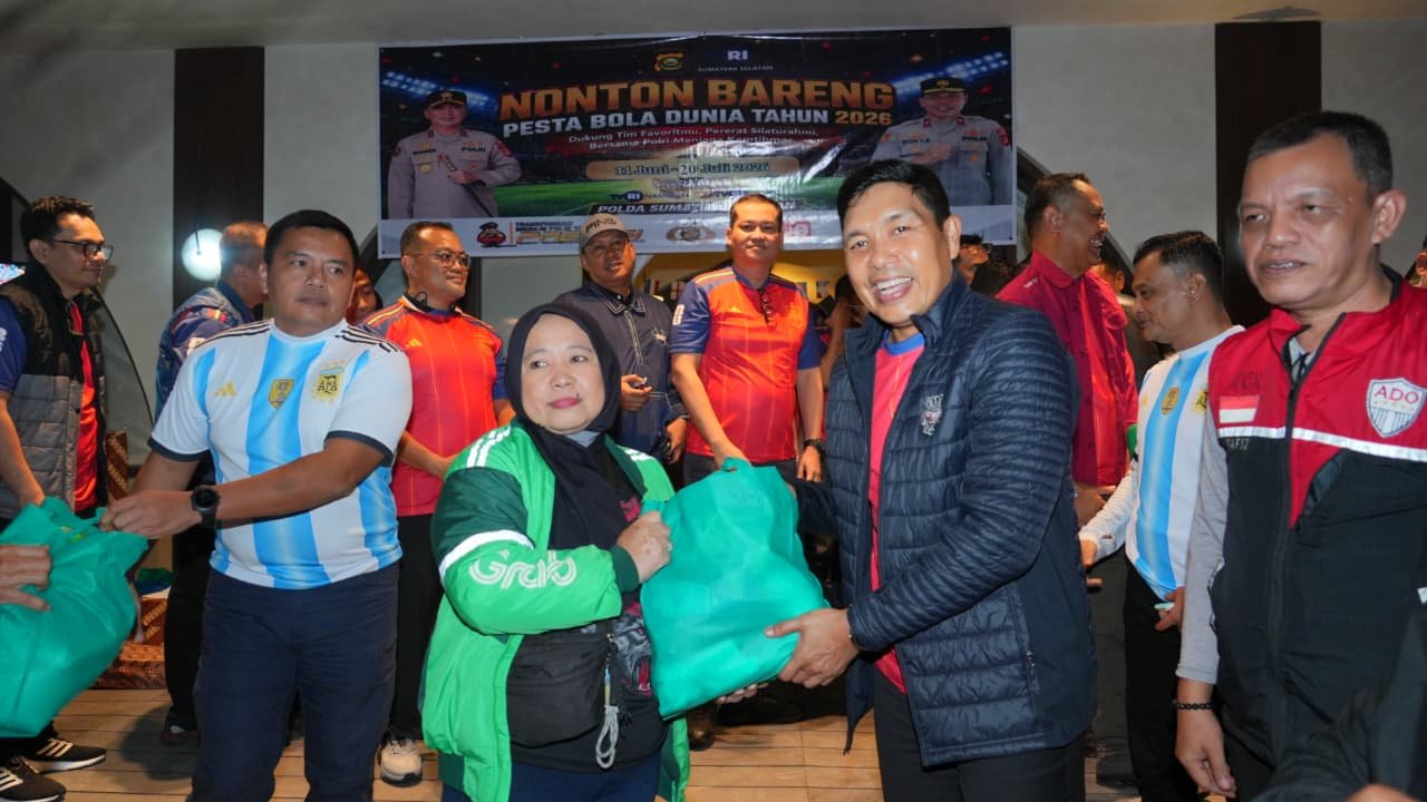 Spanyol Juara Dunia, Polda Sumsel Hadirkan Nobar Humanis Bersama Forkopimda dan Komunitas Ojol. Spanyol Juara Dunia, Polda Sumsel Hadirkan Nobar Humanis Bersama Forkopimda dan Komunitas Ojol.