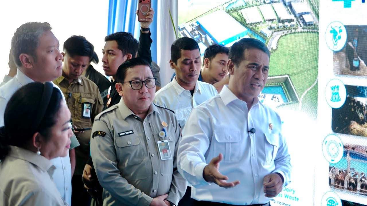 Mentan Amran Pacu Swasembada Susu Lewat Investasi Peternakan Modern Terbesar di Indonesia Mentan Amran Pacu Swasembada Susu Lewat Investasi Peternakan Modern Terbesar di Indonesia