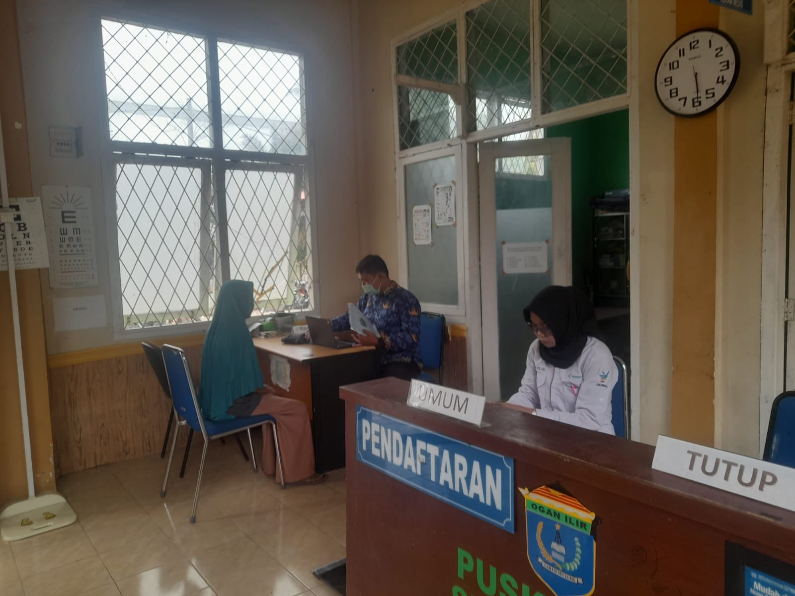 TERKINI: KEPALA PUSKESMAS SUNGAI KELI KLAIM APEL DILAKSANAKAN DI KECAMATAN, HANYA 2 PEGAWAI DITUGASKAN JAGA PELAYANAN TERKINI: KEPALA PUSKESMAS SUNGAI KELI KLAIM APEL DILAKSANAKAN DI KECAMATAN, HANYA 2 PEGAWAI DITUGASKAN JAGA PELAYANAN