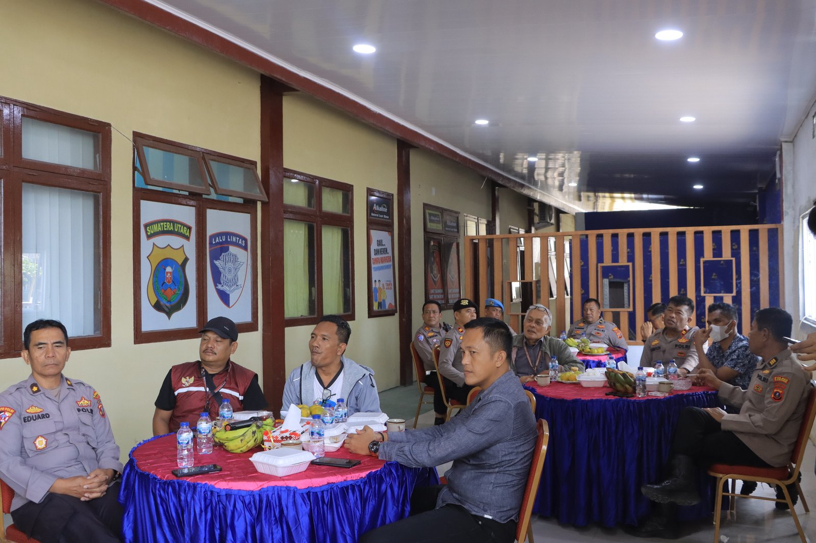 Efendy Naibaho dan Para Jurnalis Samosir Hadiri Coffee Morning Di Polres Samosir Efendy Naibaho dan Para Jurnalis Samosir Hadiri Coffee Morning Di Polres Samosir