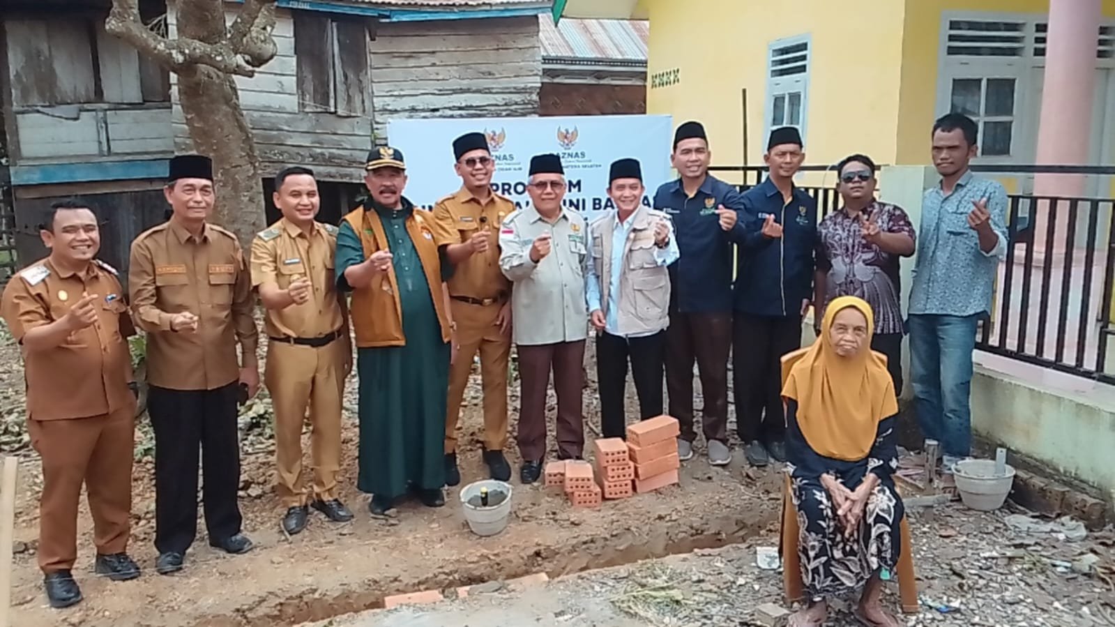 BAZNAS PROVINSI SUMSEL BERSINERGI DENGAN BAZNAS OGAN ILIR, MULAI PEMBANGUNAN RUMAH LAYAK HUNI DI DESA KAMAL BAZNAS PROVINSI SUMSEL BERSINERGI DENGAN BAZNAS OGAN ILIR, MULAI PEMBANGUNAN RUMAH LAYAK HUNI DI DESA KAMAL