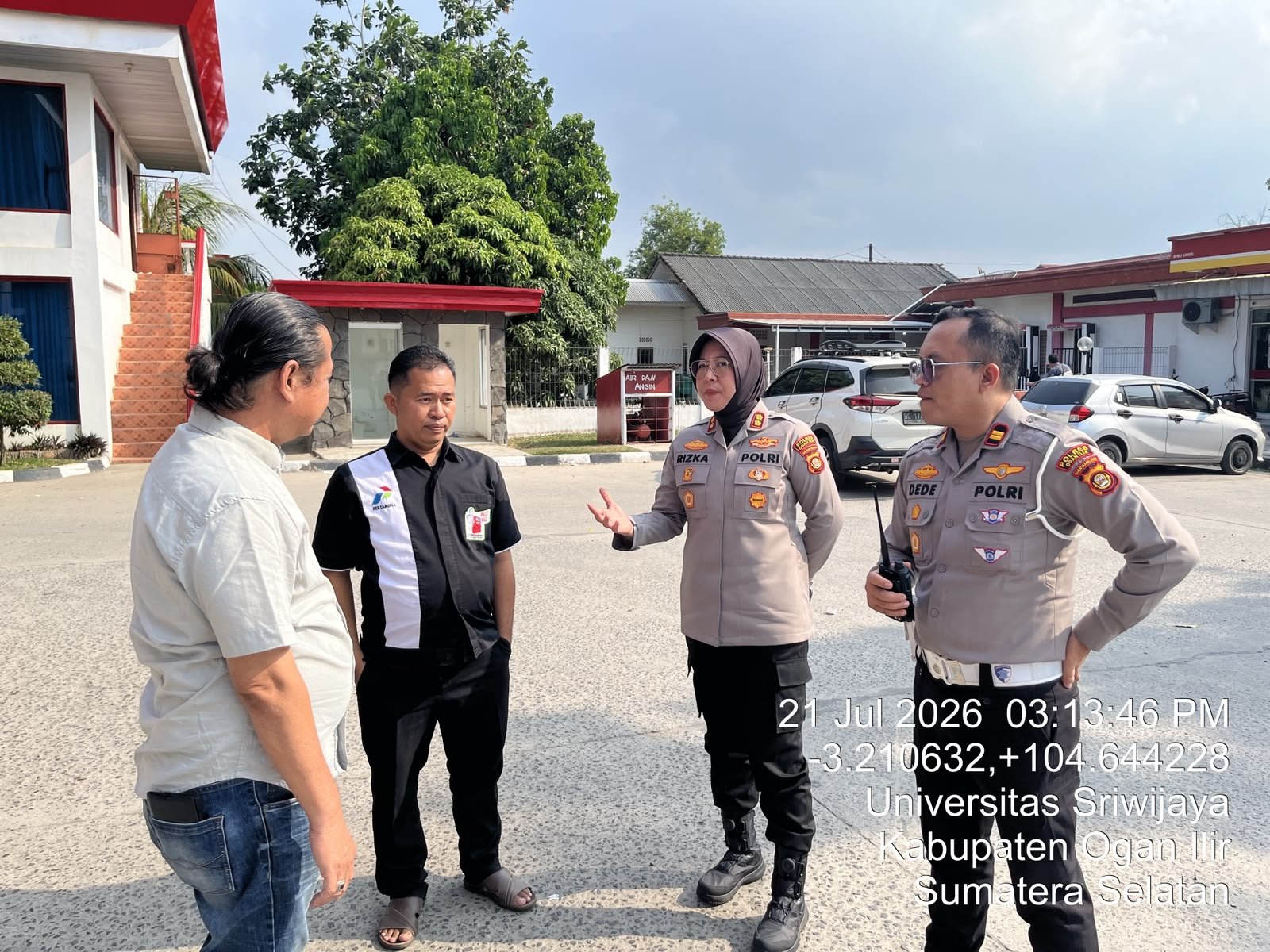 Kapolres Ogan Ilir Cek Langsung Stok dan Antrian BBM di SPBU, Imbau Tertib dan Tidak Berulang Kapolres Ogan Ilir Cek Langsung Stok dan Antrian BBM di SPBU, Imbau Tertib dan Tidak Berulang