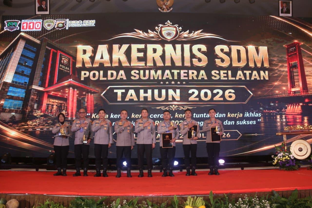 Sinergi Lintas Sektor, Kapolda Sumsel Serahkan Penghargaan kepada Mitra dan Jajaran Sinergi Lintas Sektor, Kapolda Sumsel Serahkan Penghargaan kepada Mitra dan Jajaran