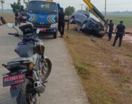 Gerak Cepat Pol PP Beri Pertolongan, Mobil Dinas Kadis PPPAPPKB Ogan Ilir Alami Kecelakaan Tunggal