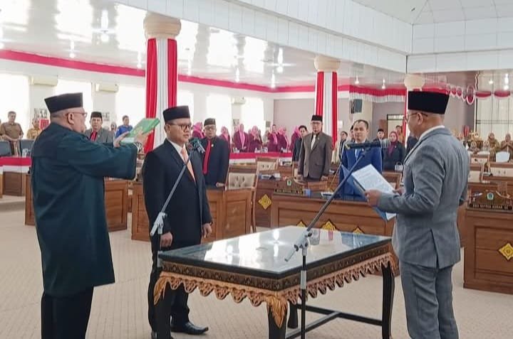 DPRD Ogan Ilir Gelar Paripurna, Donal Apri S.E. Resmi Ucapkan Sumpah PAW Anggota DPRD DPRD Ogan Ilir Gelar Paripurna, Donal Apri S.E. Resmi Ucapkan Sumpah PAW Anggota DPRD