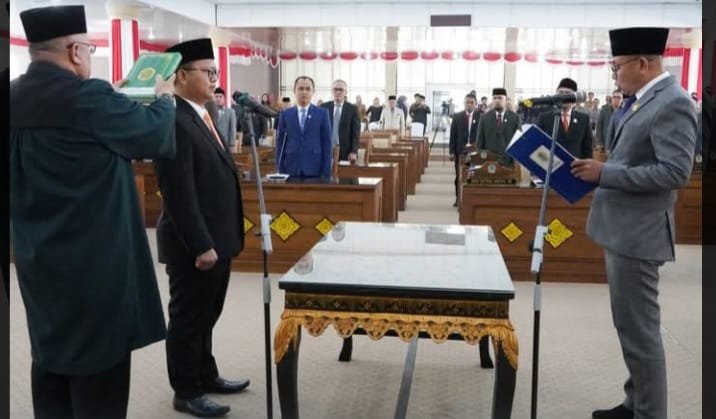DPRD Ogan Ilir Gelar Paripurna, Donal Apri S.E. Resmi Ucapkan Sumpah PAW Anggota DPRD DPRD Ogan Ilir Gelar Paripurna, Donal Apri S.E. Resmi Ucapkan Sumpah PAW Anggota DPRD