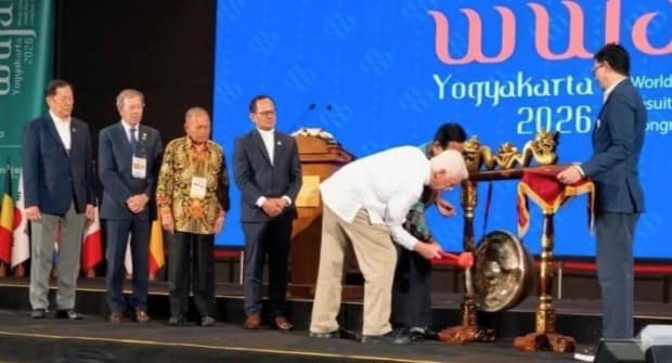 Sri Sultan HB X dan Pater Arturo Sosa Serukan Kepemimpinan Yang Berakar Pada Kebijaksanaan dan Martabat Manusia Sri Sultan HB X dan Pater Arturo Sosa Serukan Kepemimpinan Yang Berakar Pada Kebijaksanaan dan Martabat Manusia