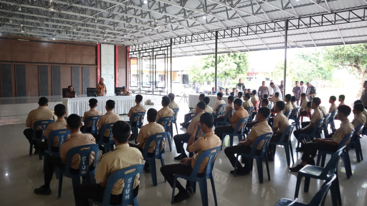 Polresta Deli Serdang Giat Pembinaan Pelajar Untuk Cegah Keterlibatan Dalam Aksi Geng Motor Polresta Deli Serdang Giat Pembinaan Pelajar Untuk Cegah Keterlibatan Dalam Aksi Geng Motor
