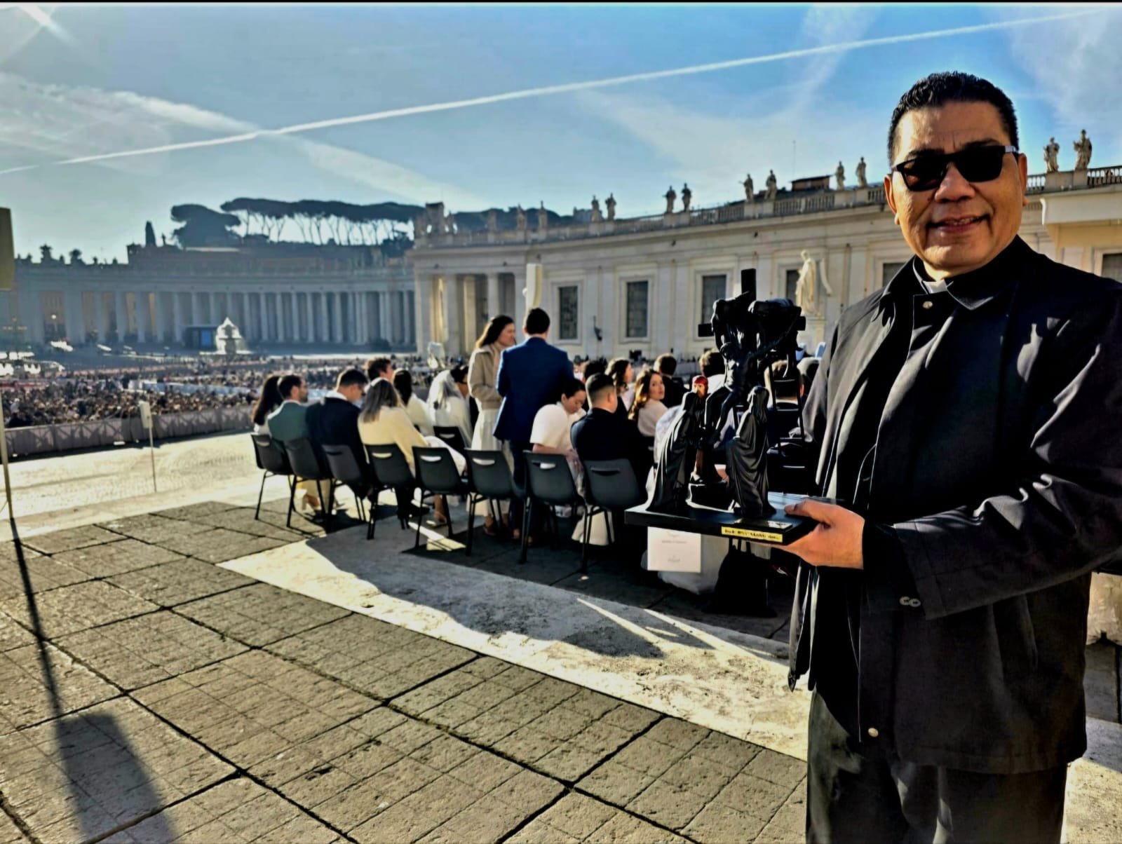 DITERIMA PAUS LEO XIV: Patung St. Yusuf Arimatea, Mukjizat Untuk Niko