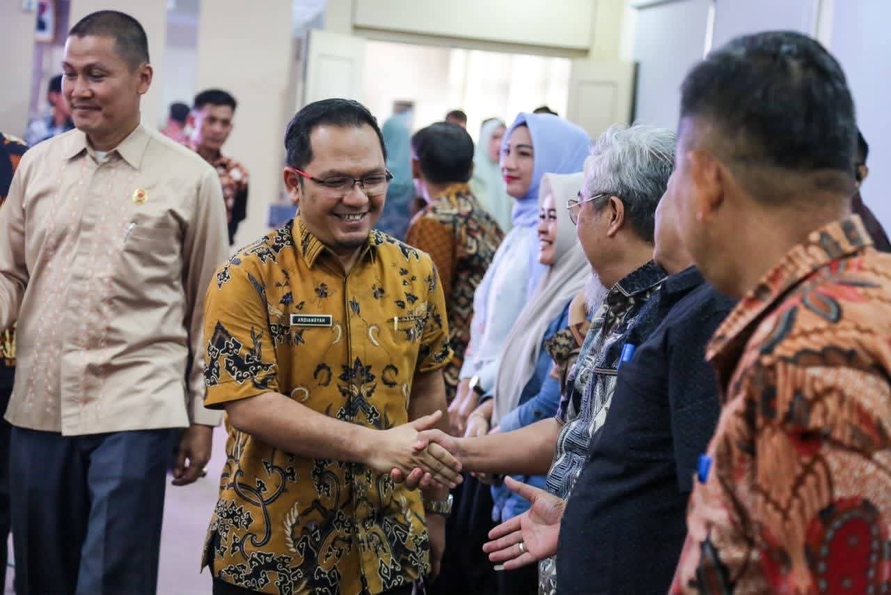 Sinergi Pemkab Muba dan Kementerian Koperasi Siapkan Agenda Nasional Hilirisasi Kelapa Sawit Seminar dan Peresmian Pabrik KUD Sejahtera Dimatangkan Sinergi Pemkab Muba dan Kementerian Koperasi Siapkan Agenda Nasional Hilirisasi Kelapa Sawit Seminar dan Peresmian Pabrik KUD Sejahtera Dimatangkan