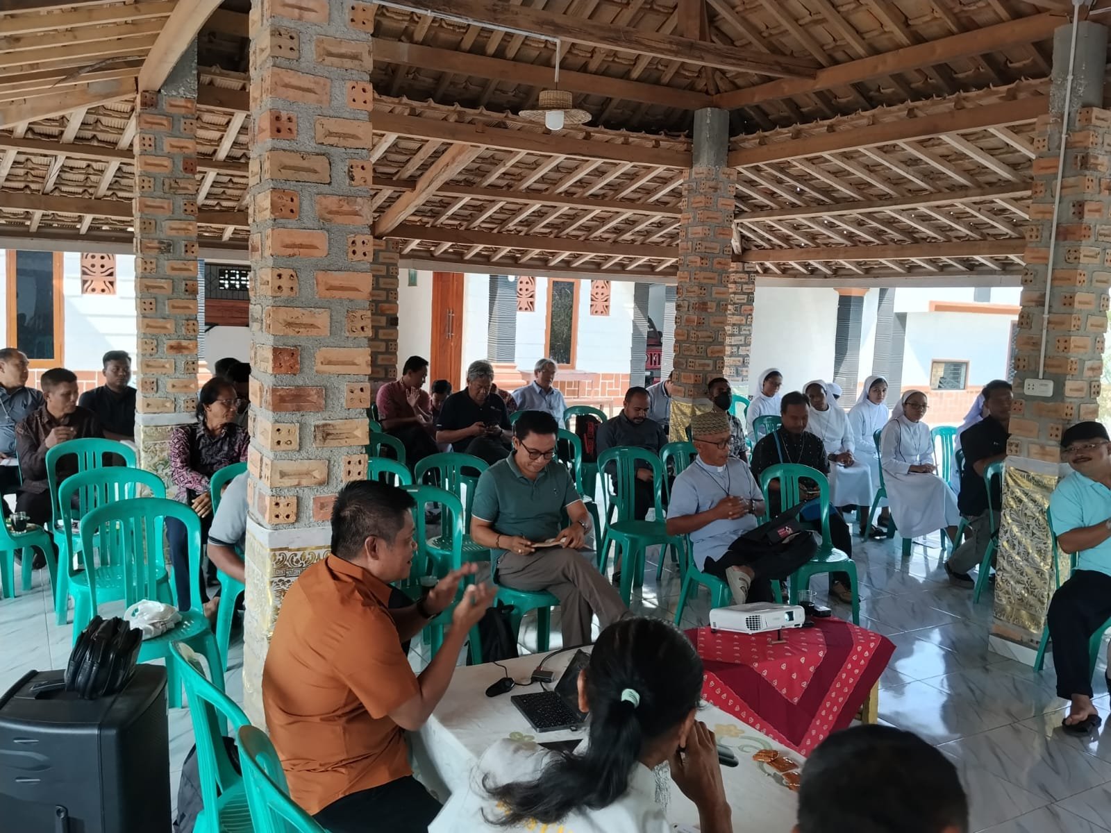 Refleksi Bulan Kebangsaan Dekanat Belitang: Mengutus Umat dari Altar Menuju Ruang Publik Refleksi Bulan Kebangsaan Dekanat Belitang: Mengutus Umat dari Altar Menuju Ruang Publik