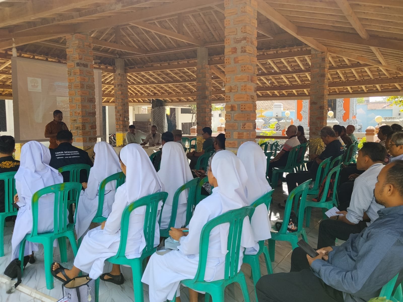 Refleksi Bulan Kebangsaan Dekanat Belitang: Mengutus Umat dari Altar Menuju Ruang Publik Refleksi Bulan Kebangsaan Dekanat Belitang: Mengutus Umat dari Altar Menuju Ruang Publik