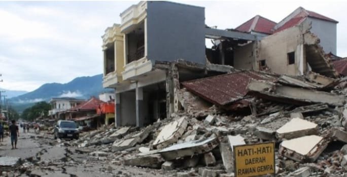Gempa Flores Mengerikan: 47 Orang Meninggal, Ribuan Warga Mengungsi, Pemerintah Bergerak Cepat Tangani Gempa NTT: Bantuan Logistik Presiden Tiba di Maumere