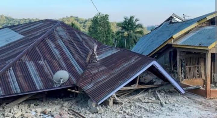 Gempa Flores Mengerikan: 47 Orang Meninggal, Ribuan Warga Mengungsi, Pemerintah Bergerak Cepat Tangani Gempa NTT: Bantuan Logistik Presiden Tiba di Maumere