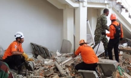 Gempa Flores Mengerikan: 47 Orang Meninggal, Ribuan Warga Mengungsi, Pemerintah Bergerak Cepat Tangani Gempa NTT: Bantuan Logistik Presiden Tiba di Maumere