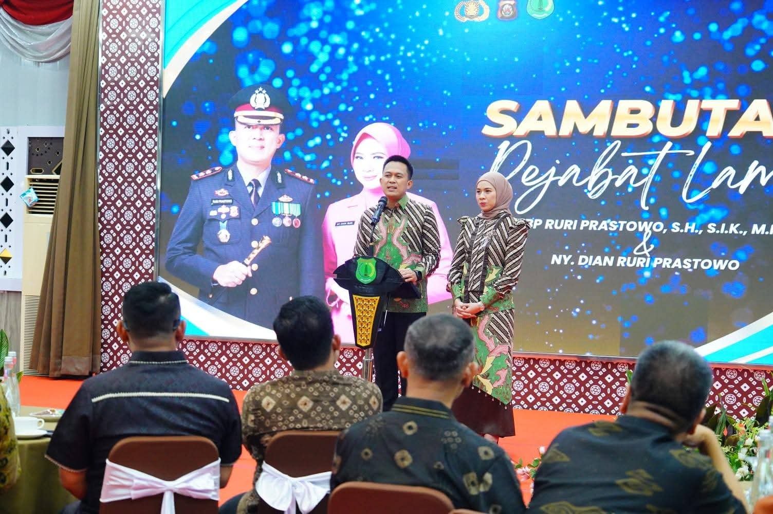Bupati H. M. Toha Tohet Sambut AKBP Adik Listiyono dan Lepas AKBP Ruri Prastowo dalam Suasana Penuh Kehangatan di Pendopoan Griya Bumi Serasan Sekate