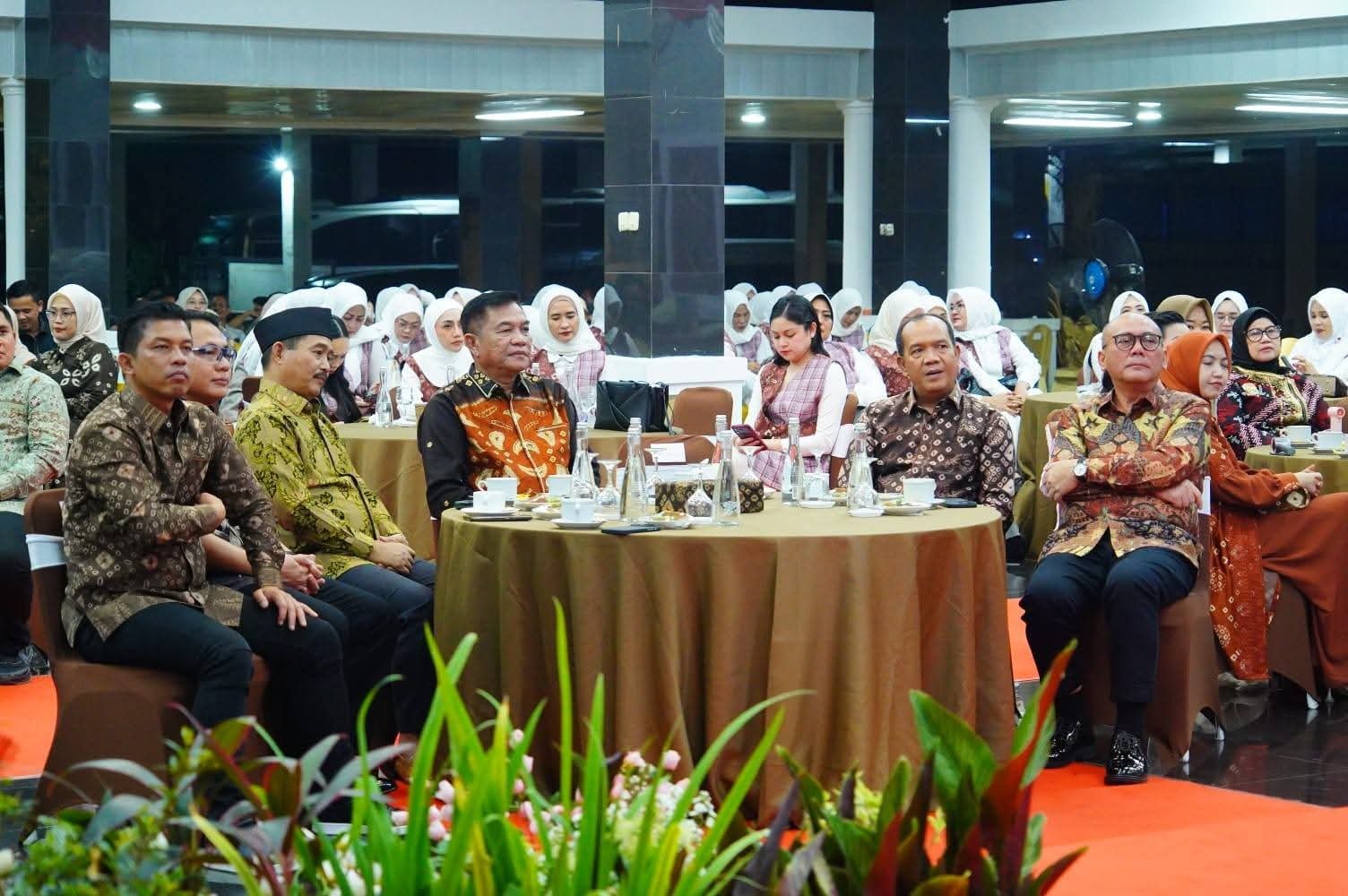 Bupati H. M. Toha Tohet Sambut AKBP Adik Listiyono dan Lepas AKBP Ruri Prastowo dalam Suasana Penuh Kehangatan di Pendopoan Griya Bumi Serasan Sekate