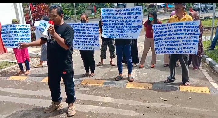 KETIKA RAKYAT MULAI KEHILANGAN KESABARAN, JANGAN JADIKAN REFORMASI 1998 SEKADAR KENANGAN KETIKA RAKYAT MULAI KEHILANGAN KESABARAN, JANGAN JADIKAN REFORMASI 1998 SEKADAR KENANGAN