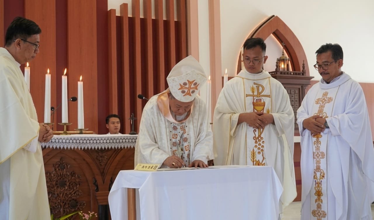 Resmi Berdiri di Tebo, Paroki St. Perawan Maria Bunda Gereja Jadi Simbol Kerukunan Umat di Jambi Resmi Berdiri di Tebo, Paroki St. Perawan Maria Bunda Gereja Jadi Simbol Kerukunan Umat di Jambi
