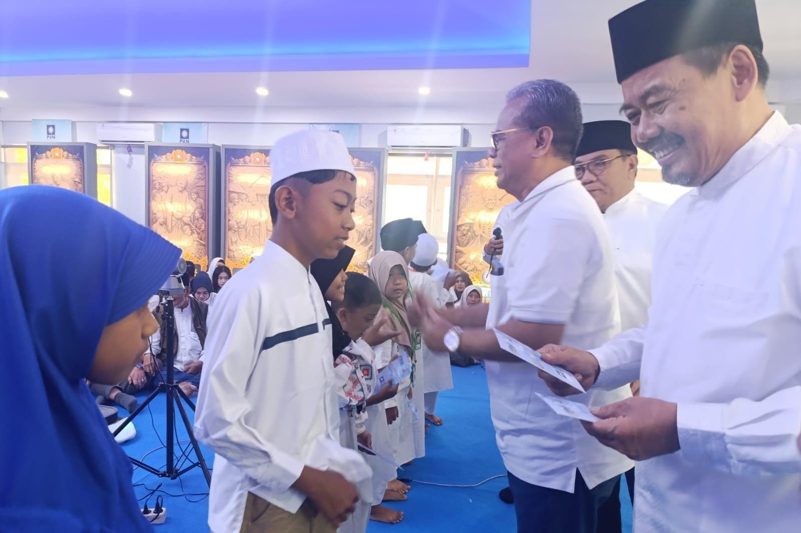 Tasyakuran HUT ke-28 PAN Jatim, Ratusan Anak Yatim ‘Menggantungkan Harapan’ di Rumah PAN