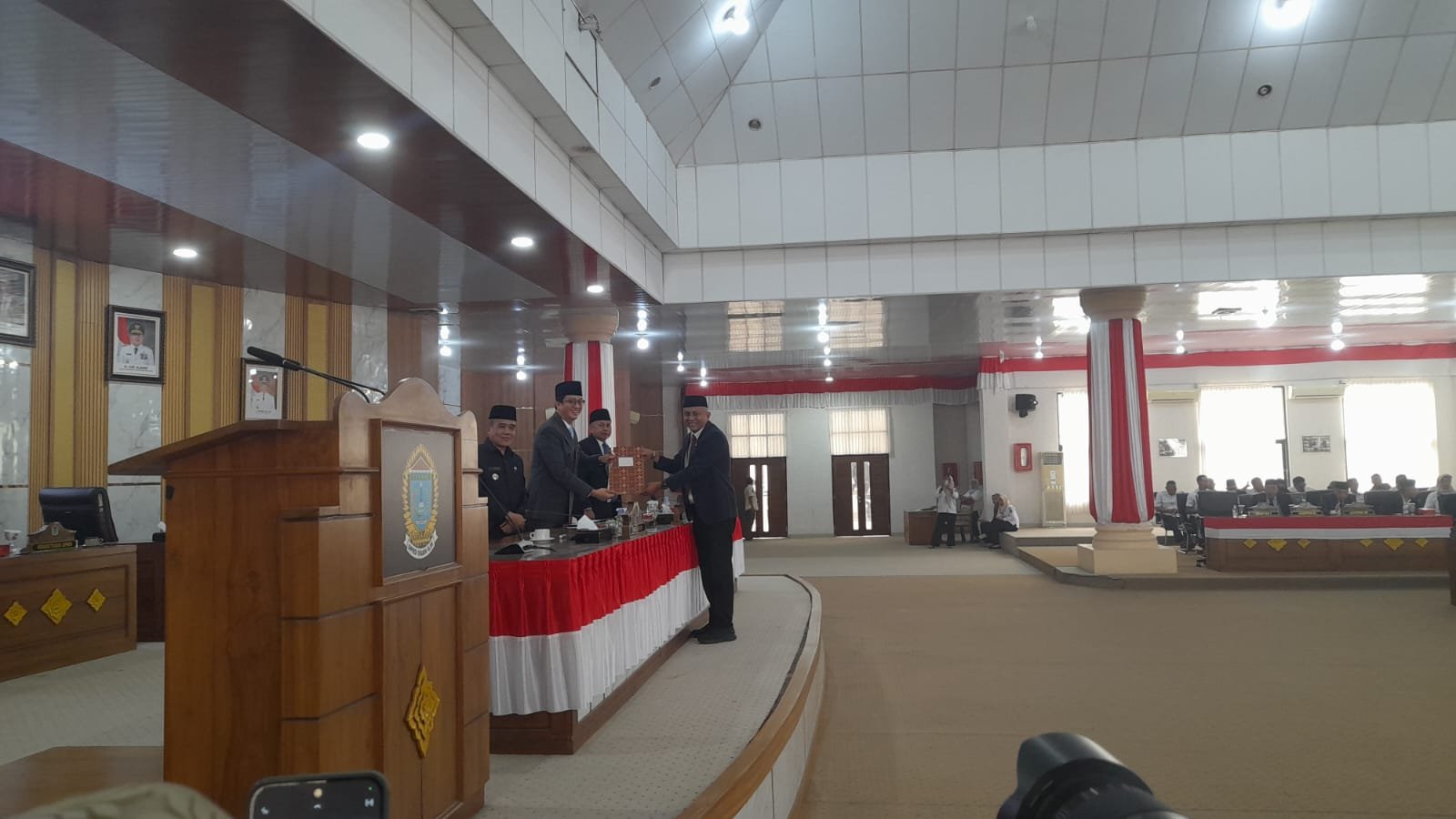 DPRD Ogan Ilir Gelar Dua Rapat Paripurna Beruntun, Bahas Laporan Reses dan Usulan Pembentukan Pansus PAD DPRD Ogan Ilir Gelar Dua Rapat Paripurna Beruntun, Bahas Laporan Reses dan Usulan Pembentukan Pansus PAD