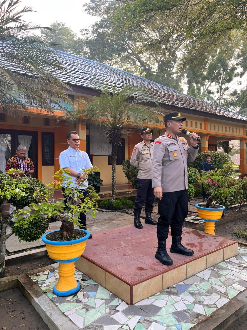 Polsek Beringin Sosialisasi Kenakalan Remaja di SMKN 1 Beringin, Gemot "Engkol", 5 Siswa Dipecat Polsek Beringin Sosialisasi Kenakalan Remaja di SMKN 1 Beringin, Gemot "Engkol", 5 Siswa Dipecat