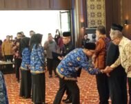 Wabup Ogan Ilir Serahkan SK kepada 37 Kepala UPT Satuan Pendidikan, Tekankan Pentingnya Penurunan Angka Anak Tidak Sekolah