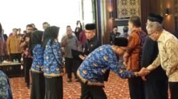 Wabup Ogan Ilir Serahkan SK kepada 37 Kepala UPT Satuan Pendidikan, Tekankan Pentingnya Penurunan Angka Anak Tidak Sekolah