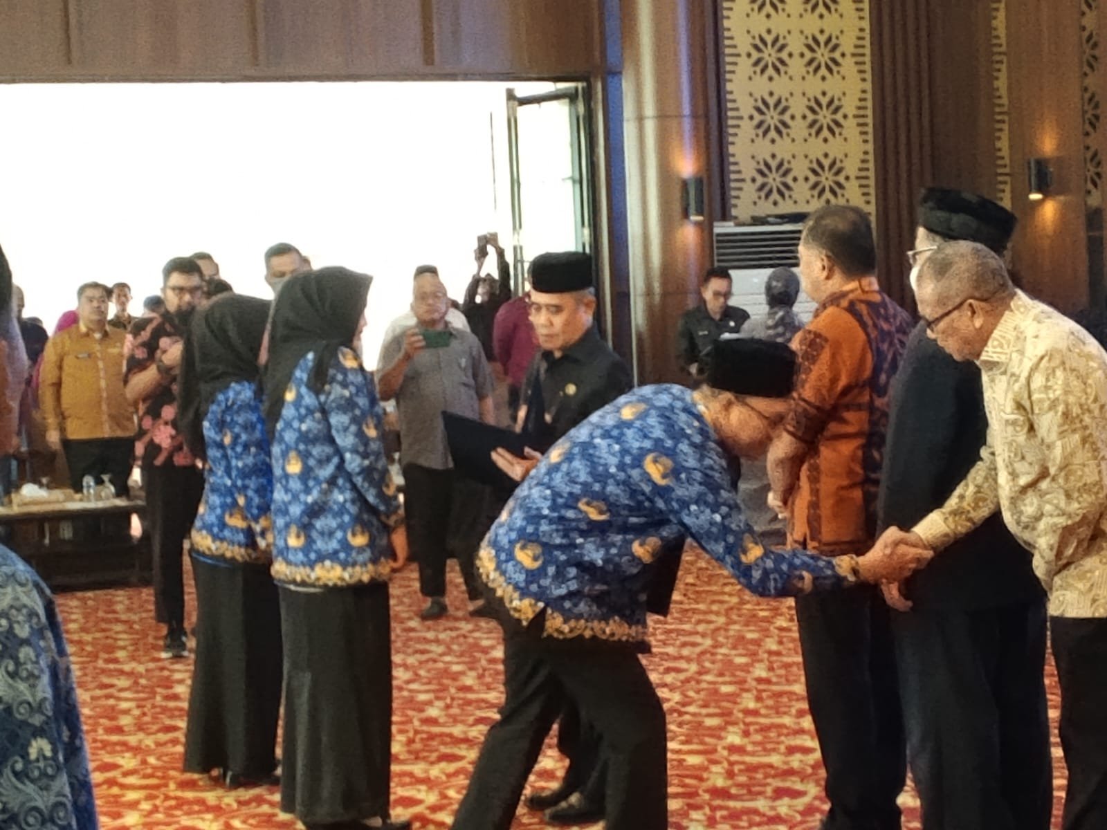 Wabup Ogan Ilir Serahkan SK kepada 37 Kepala UPT Satuan Pendidikan, Tekankan Pentingnya Penurunan Angka Anak Tidak Sekolah Wabup Ogan Ilir Serahkan SK kepada 37 Kepala UPT Satuan Pendidikan, Tekankan Pentingnya Penurunan Angka Anak Tidak Sekolah