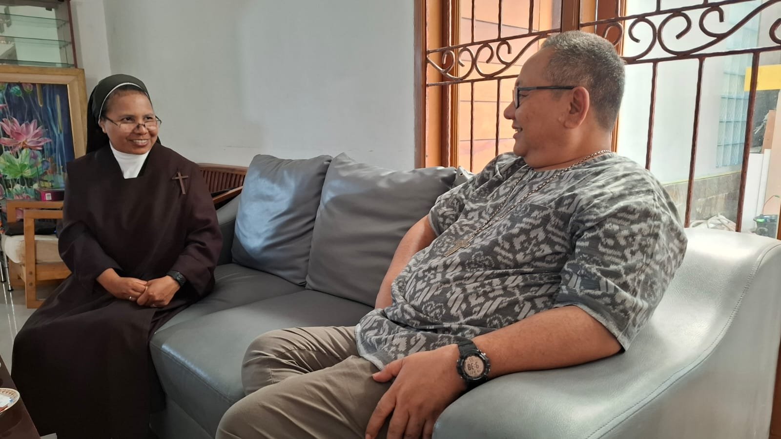 Gara-gara sebuah patung: Uskup Surabaya dan Sr Maria Dolorosa Bertemu Gara-gara sebuah patung: Uskup Surabaya dan Sr Maria Dolorosa Bertemu