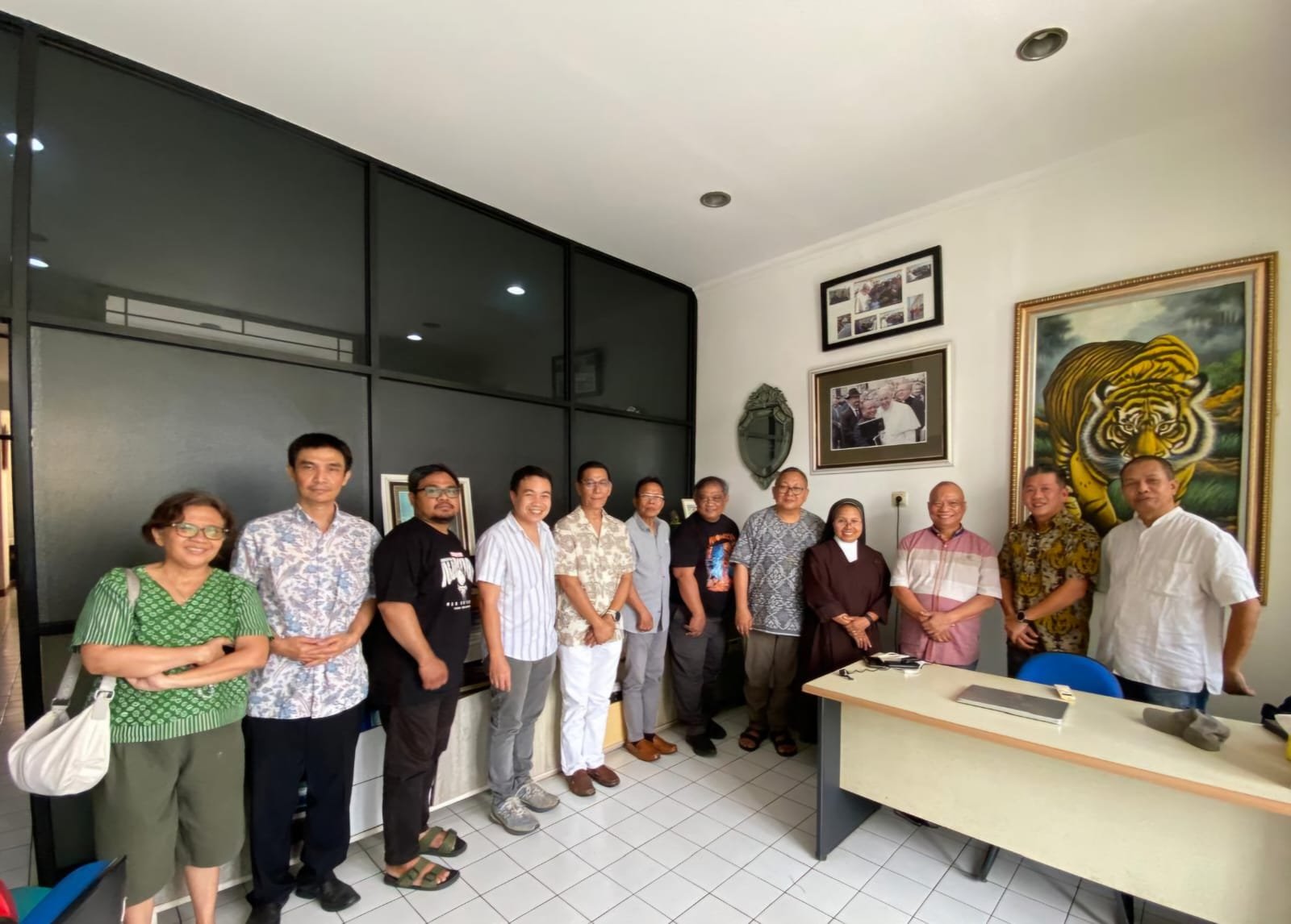 Gara-gara sebuah patung: Uskup Surabaya dan Sr Maria Dolorosa Bertemu Gara-gara sebuah patung: Uskup Surabaya dan Sr Maria Dolorosa Bertemu