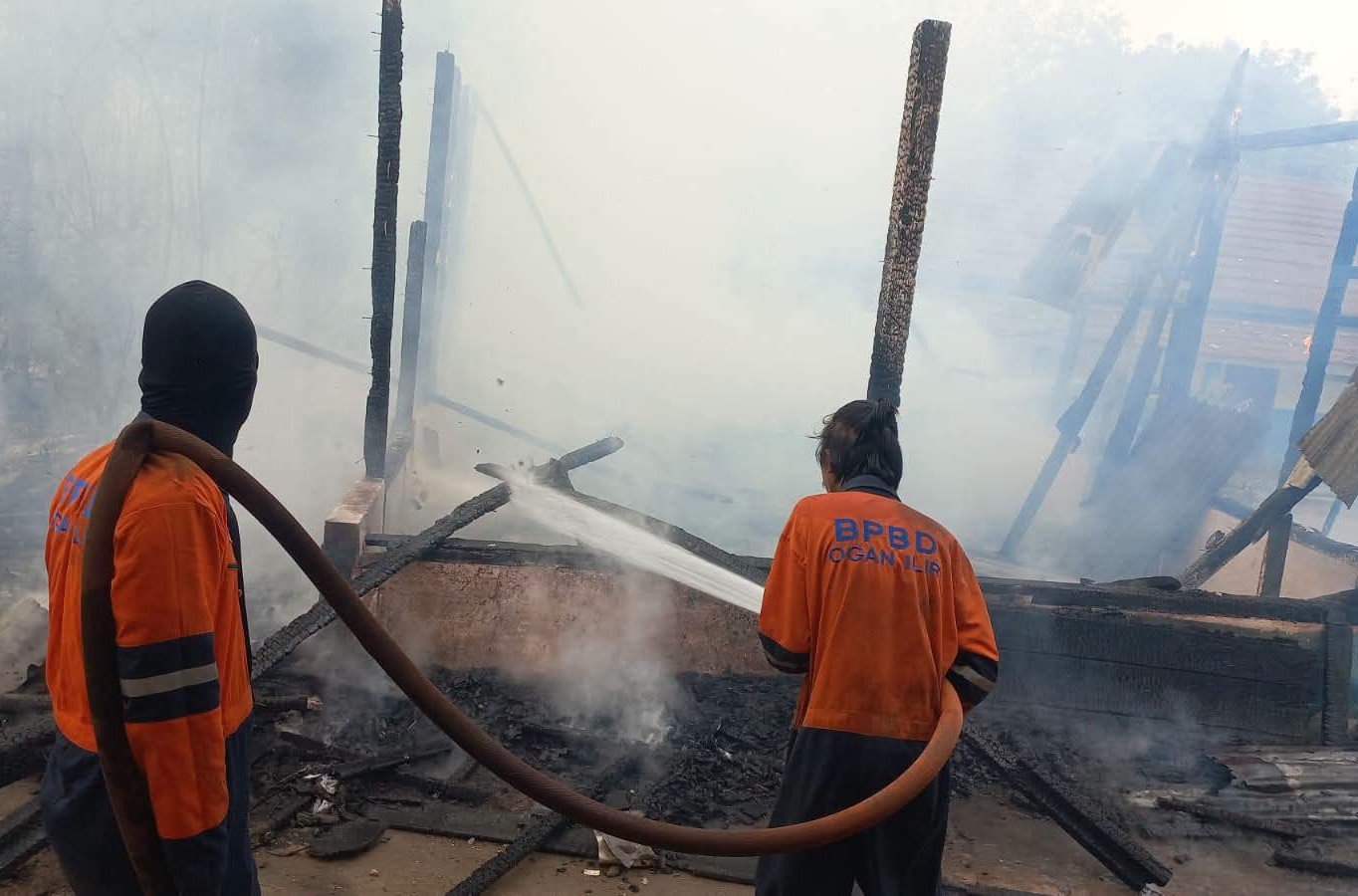 Angin Kencang Picu Kebakaran di SDN 02 Indralaya Selatan, Rumdin Guru dan Kantin Hangus Angin Kencang Picu Kebakaran di SDN 02 Indralaya Selatan, Rumdin Guru dan Kantin Hangus