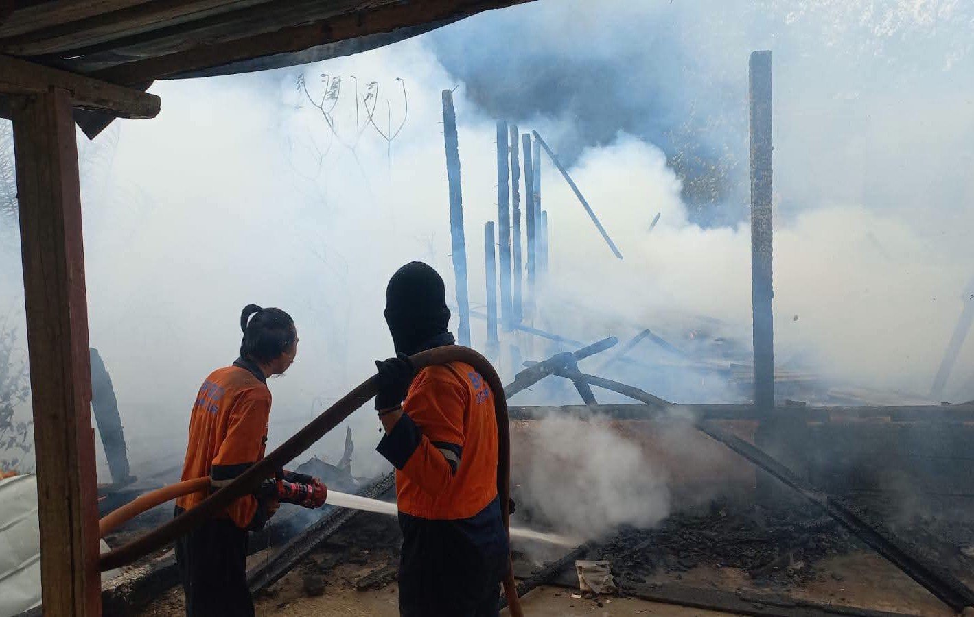 Angin Kencang Picu Kebakaran di SDN 02 Indralaya Selatan, Rumdin Guru dan Kantin Hangus Angin Kencang Picu Kebakaran di SDN 02 Indralaya Selatan, Rumdin Guru dan Kantin Hangus