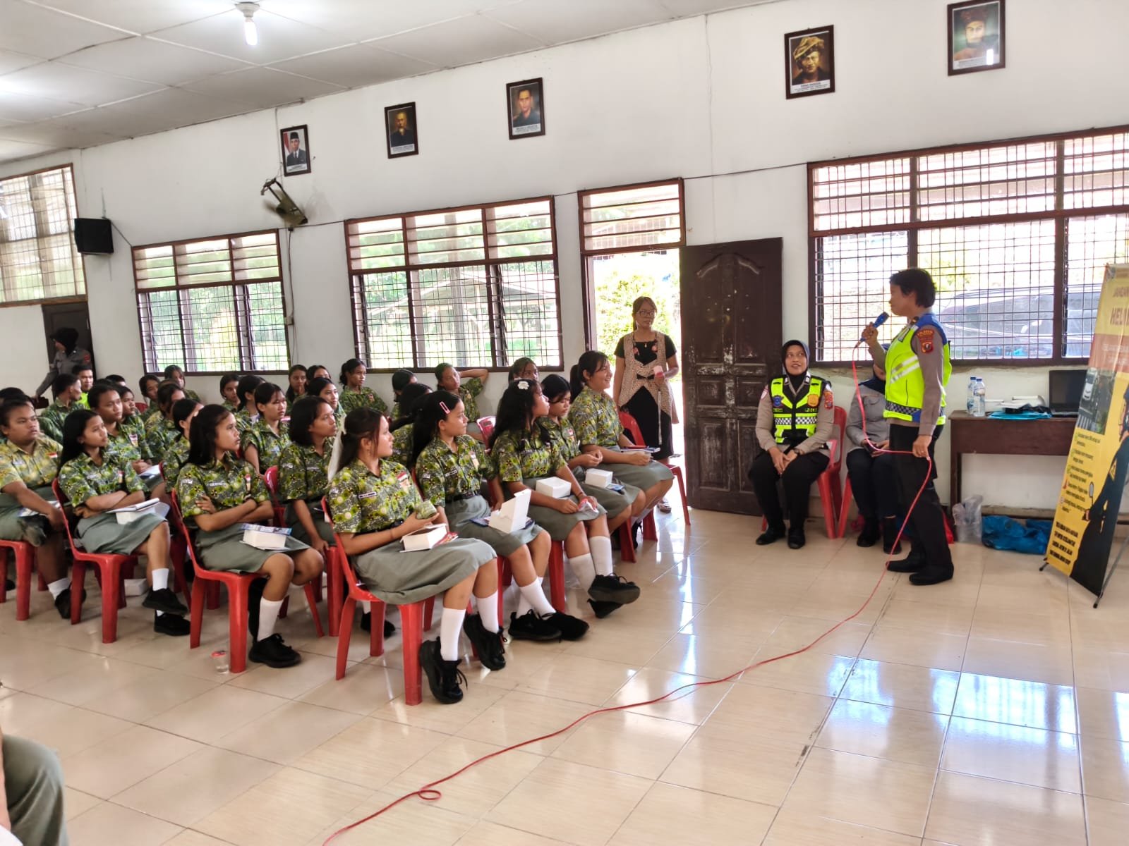 HUT Polwan Ke-78, Polwan Polresta Deli Serdang Gelar Bakti Sosial dan Police Go To School HUT Polwan Ke-78, Polwan Polresta Deli Serdang Gelar Bakti Sosial dan Police Go To School